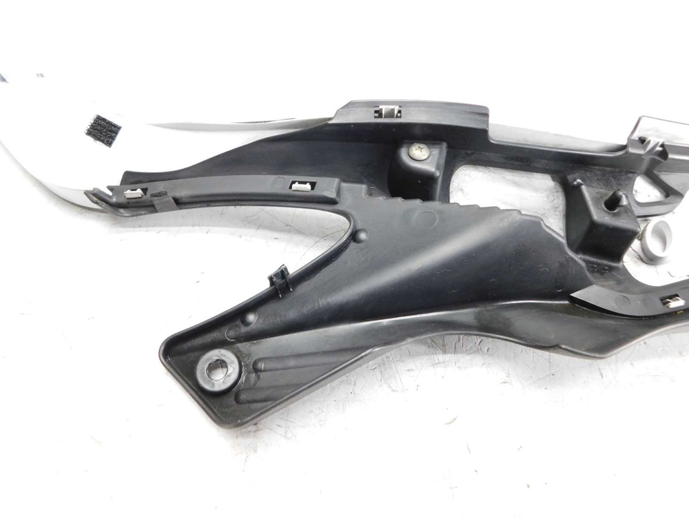 Пластик боковой правый Suzuki Gladius SFV650A 47111-44H