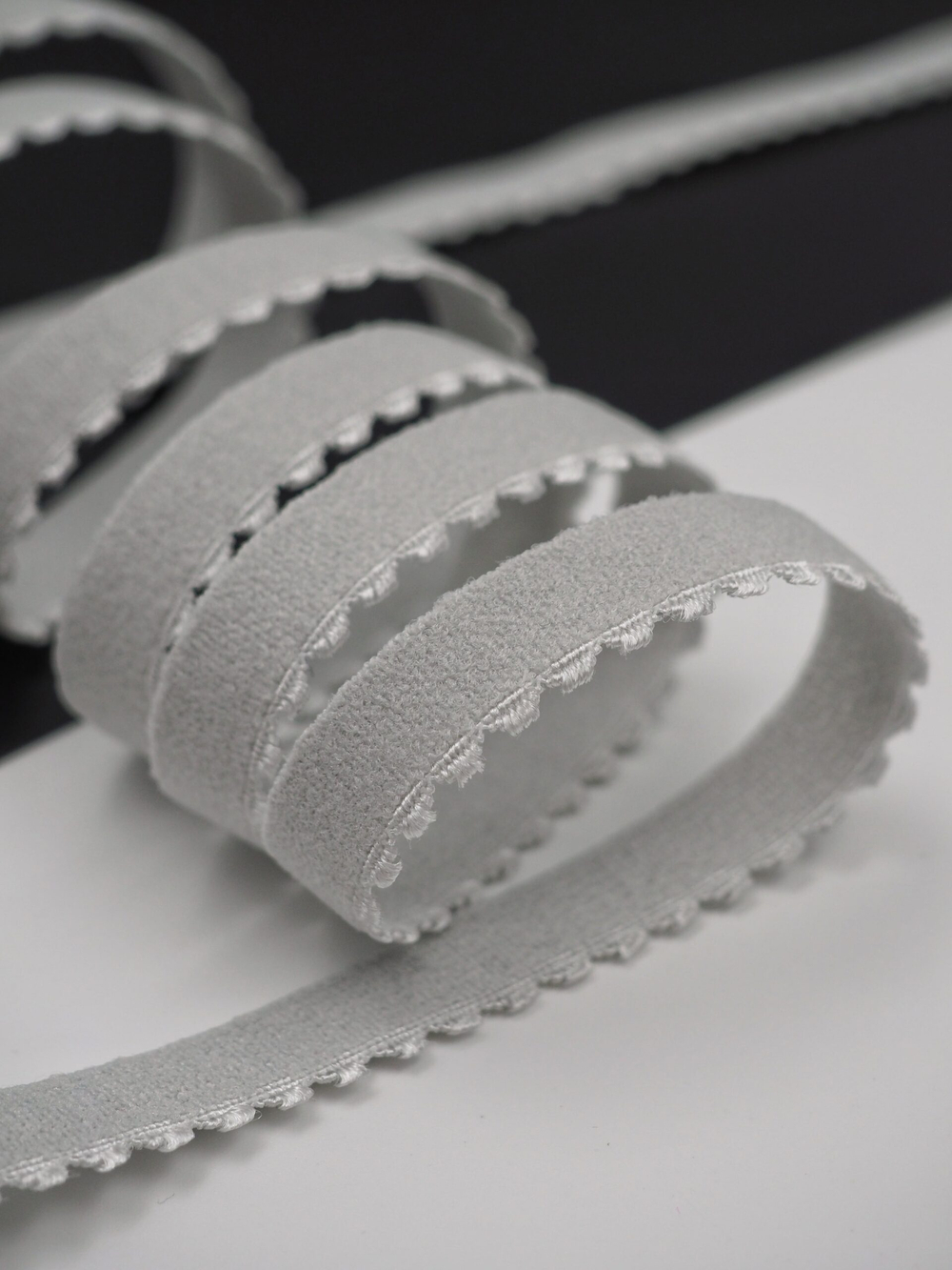 Резинка отделочная светло-серая ажурная ширина 10 мм с учетом фестона