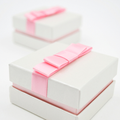 Футляр картонный с прослойкой с плоским бантиком, серия "КИРА", 60х60х36 мм