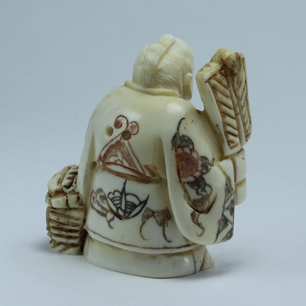 Эксклюзивная нэцкэ Монах с веером и корзиной рыбы