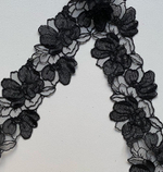 Вышивка на сетке чёрная узкая к537