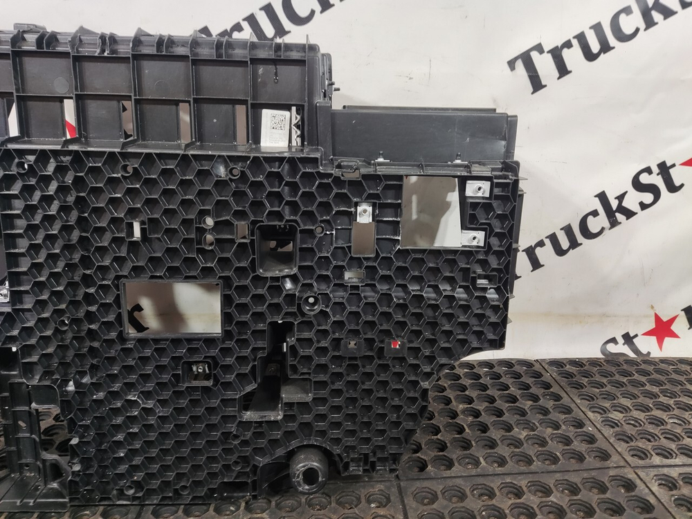 Кронштейн крепления торпедо