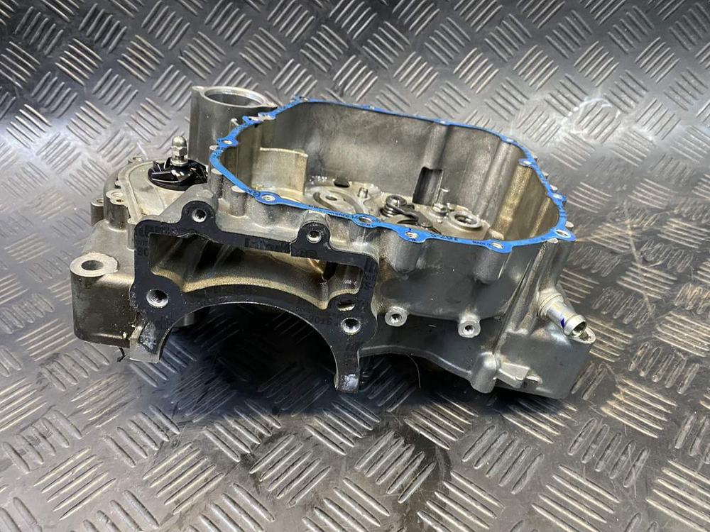 Правая часть картера KTM 250 Duke 2020