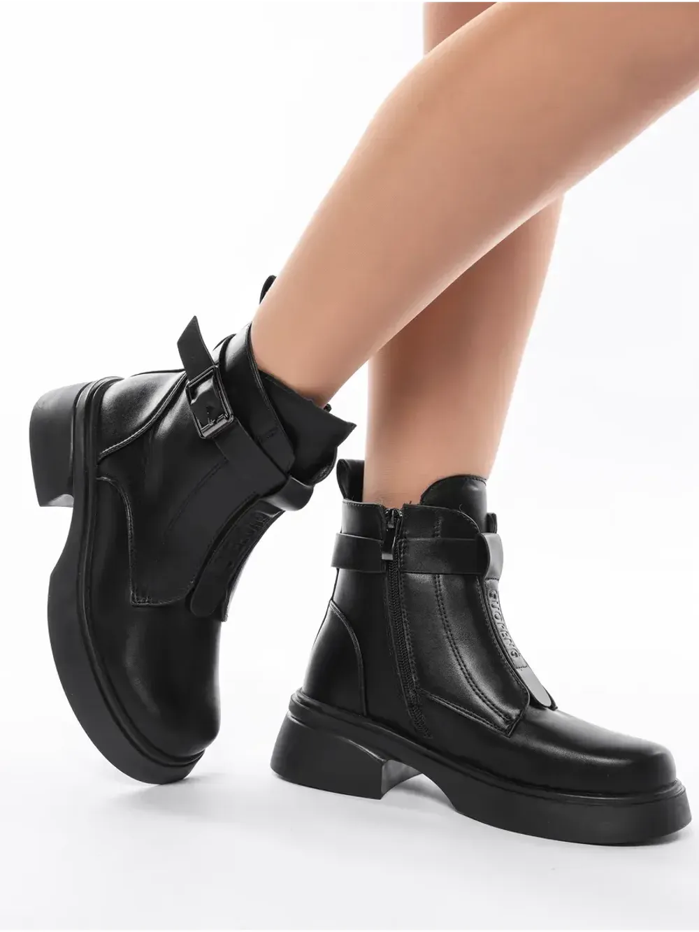 Зимние ботинки на высокой платформе