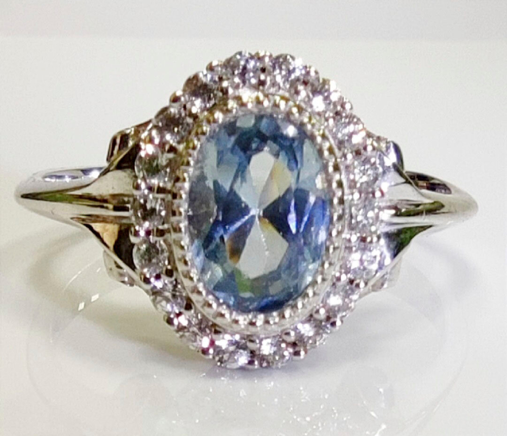 Кольцо Favori белое золото 585 с топазом