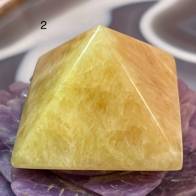 40318 Кальцит желтый Пирамида 50мм