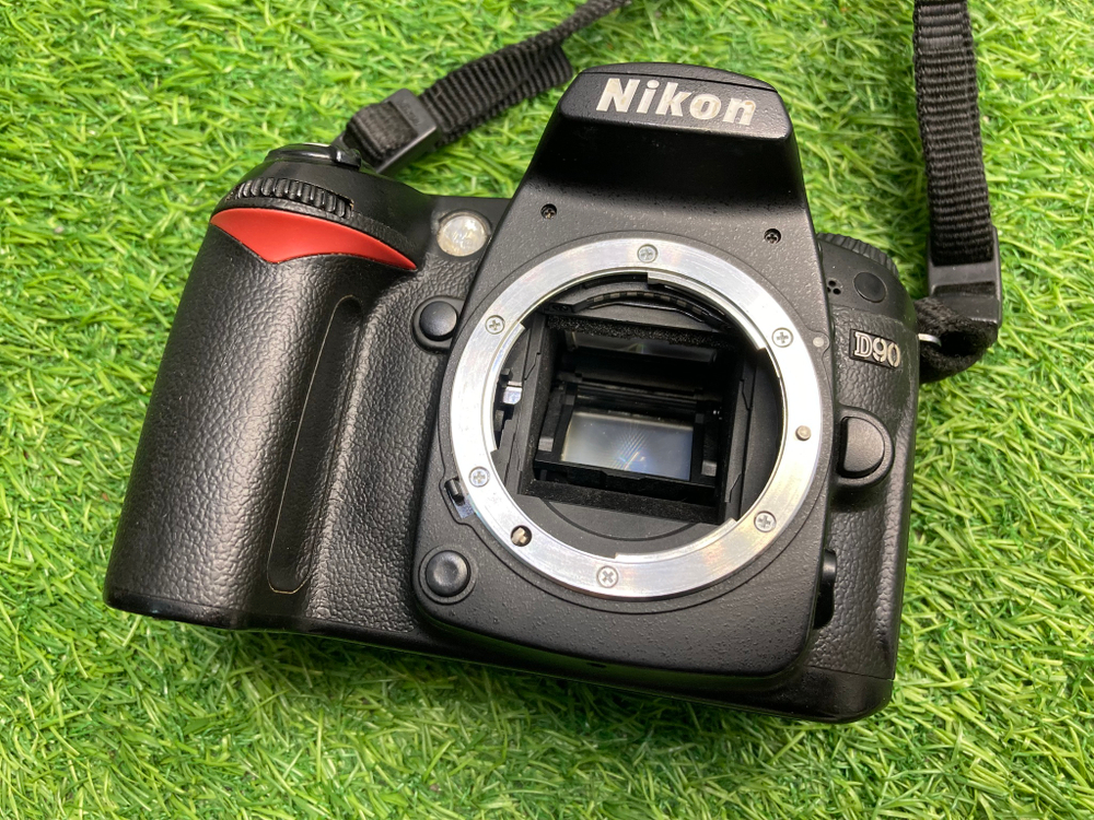 Nikon D90 kit AF-S DX Nikkor 18-55mm 3.5-5.6G VR