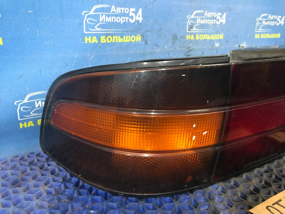 Стоп левый TOYOTA CARINA 1990