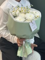 Букет из хризантемы и ромашки