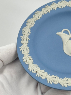 Декоративная тарелочка Скат Wedgwood голубая