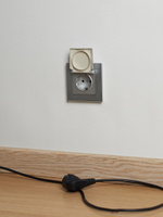 BRITE Розетка 1-местная с заземлением с защитными шторками и крышкой 16А IP20 РСбш10-3-БрА алюминий IEK