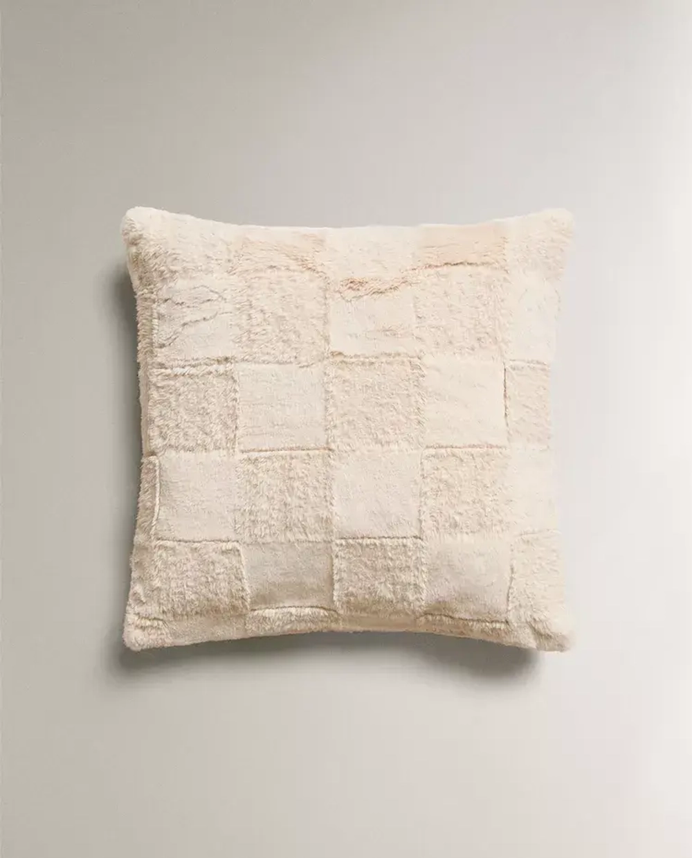 ZARA HOME НАВОЛОЧКА ДЛЯ ДЕКОРАТИВНОЙ ПОДУШКИ ИЗ ИСКУССТВЕННОГО МЕХА В КЛЕТКУ, ПЕСОЧНЫЙ
