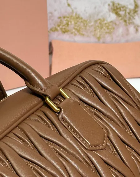 Сумка MIU MIU Arcadie matelassé из кожи наппа, коричневый