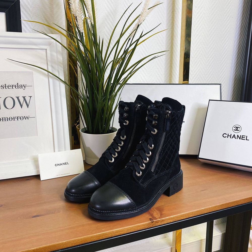 Chanel Кожаные ботинки