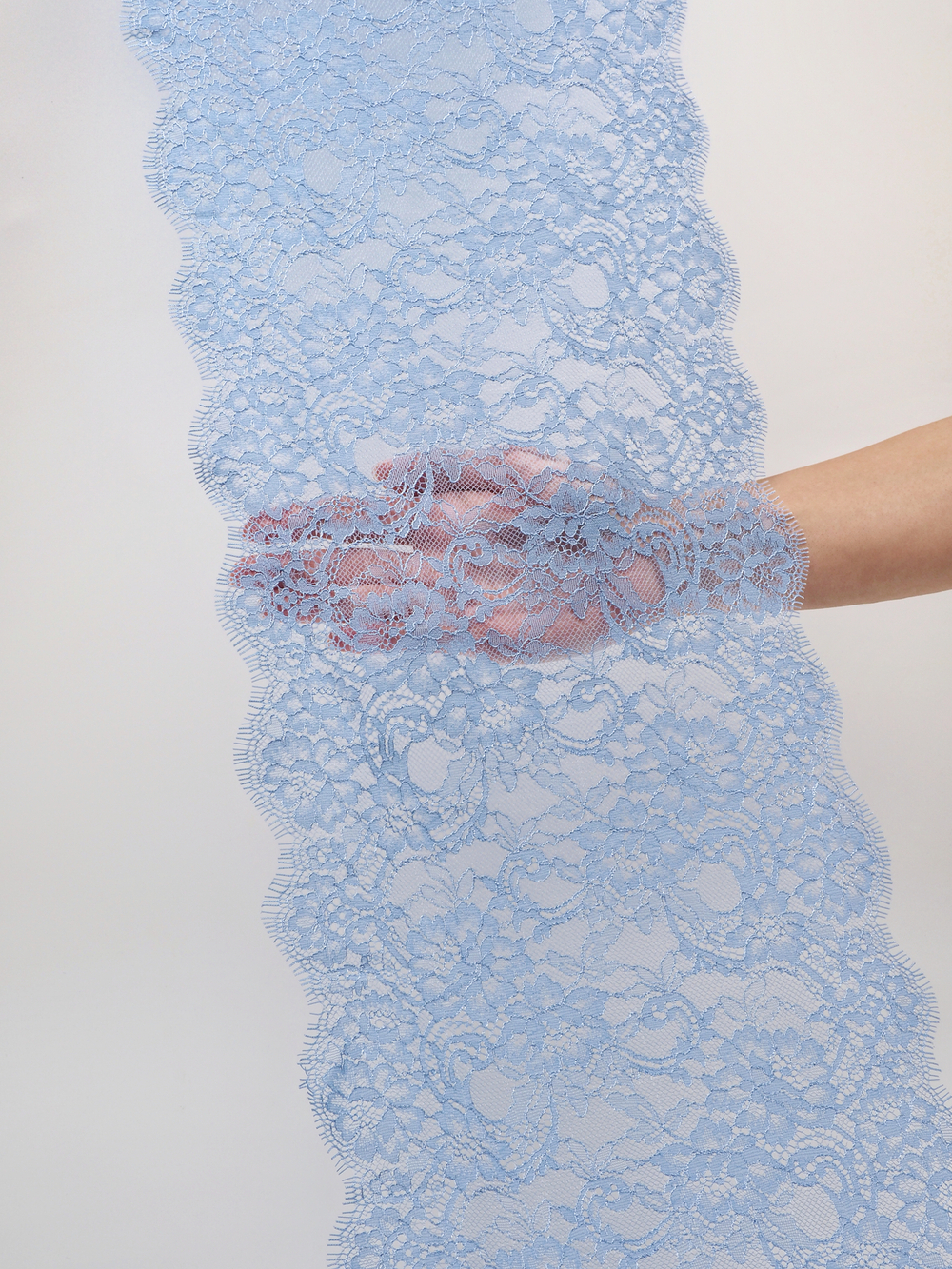 Кружево шантильи для белья голубое неэластичное ширина 23 см купон 2.9 м