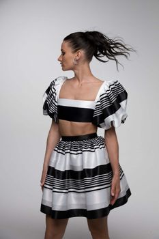 Юбка мини со сборкой из атласа