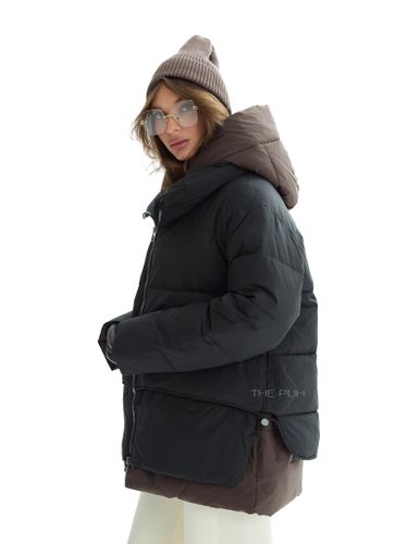 Куртка с контрастной отделкой в черном цвете