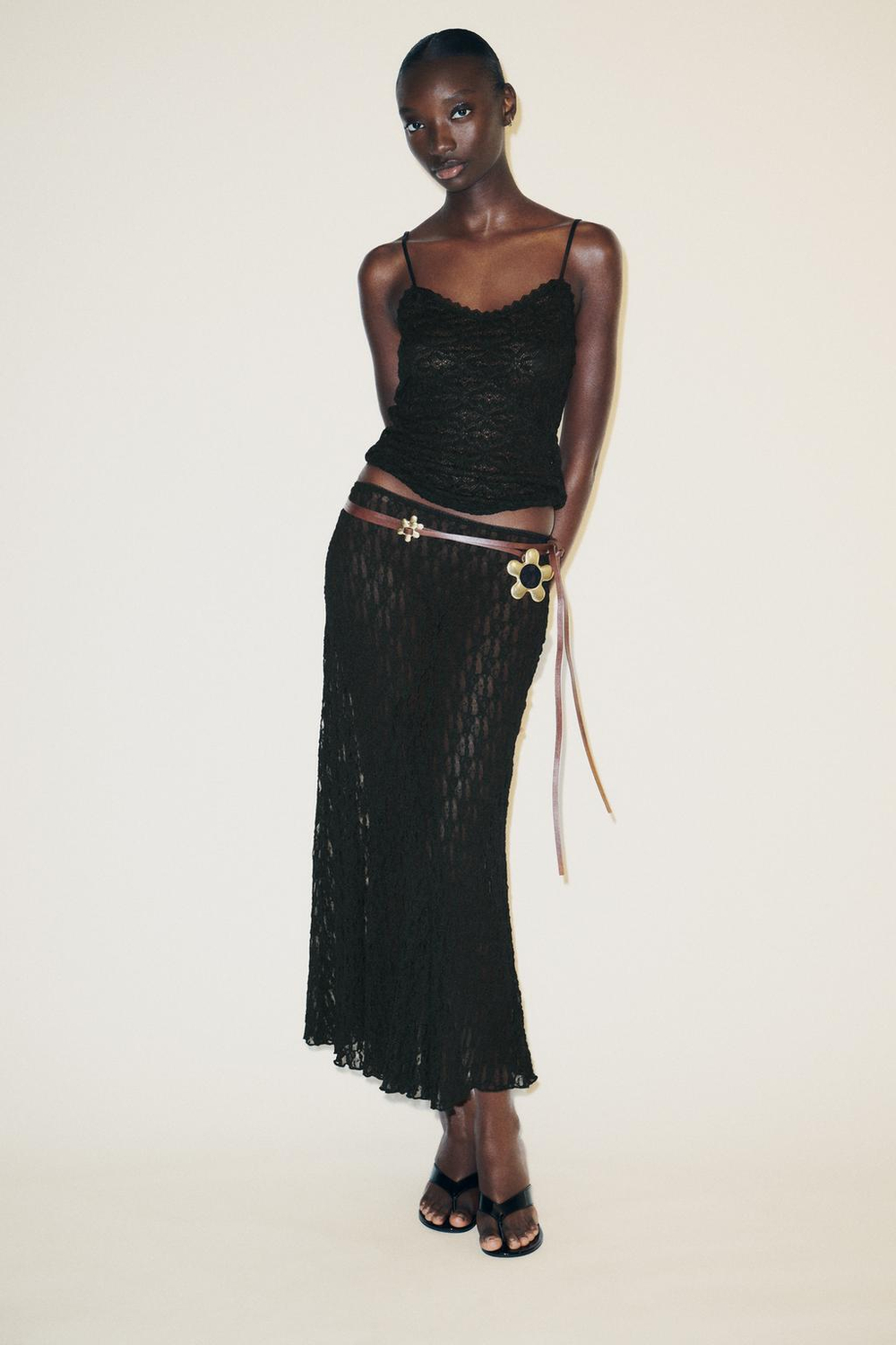 ZARA КРУЖЕВНОЙ ТОП НА БРЕТЕЛЯХ, ЧЕРНЫЙ