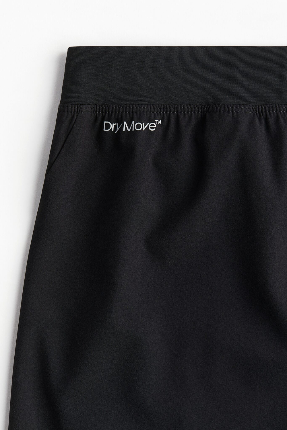 Короткие спортивные шорты с технологией drymove™