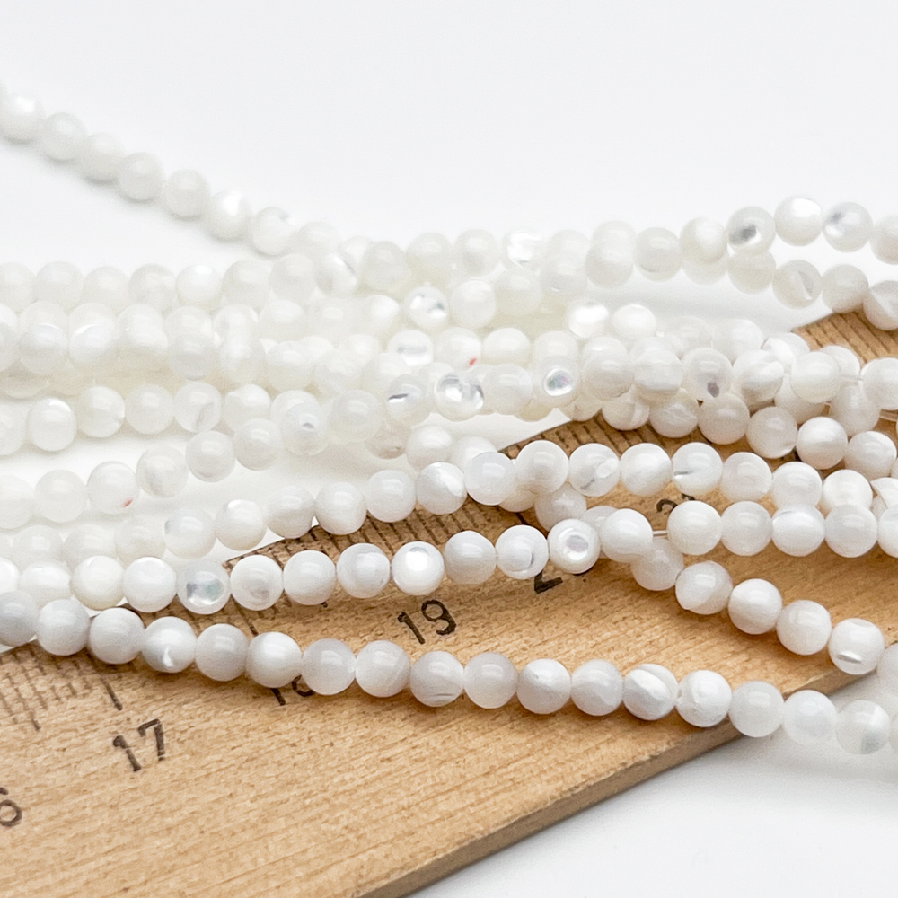 Перламутр бусины, шар, цвет белый, диаметр около 3-3,5 мм, цена за нить 38 см