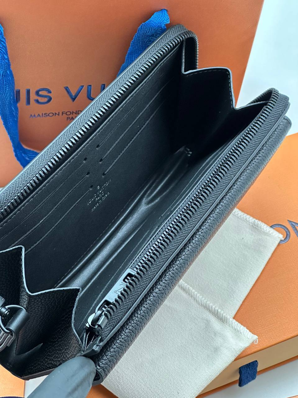 Клатч Louis Vuitton