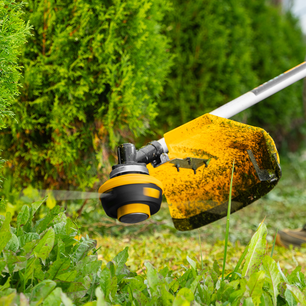 Триммер бензиновый DGT-52-PRO, анти-вибро, 52 см3, неразъем, состоит из 2 частей Denzel