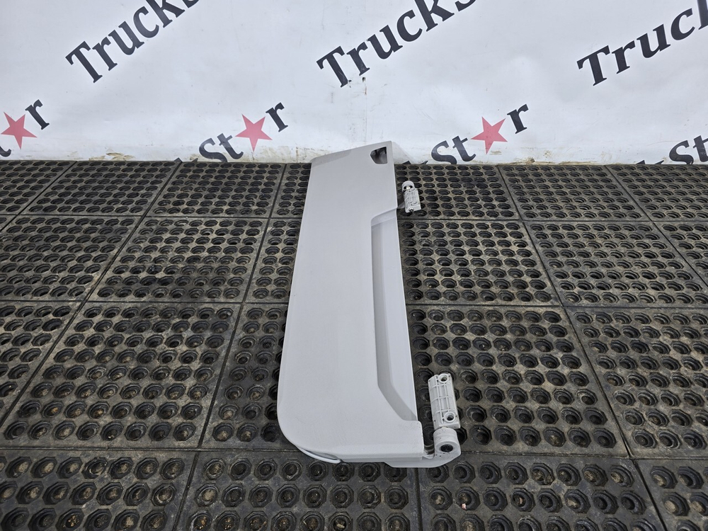 Козырек солнцезащитный правый