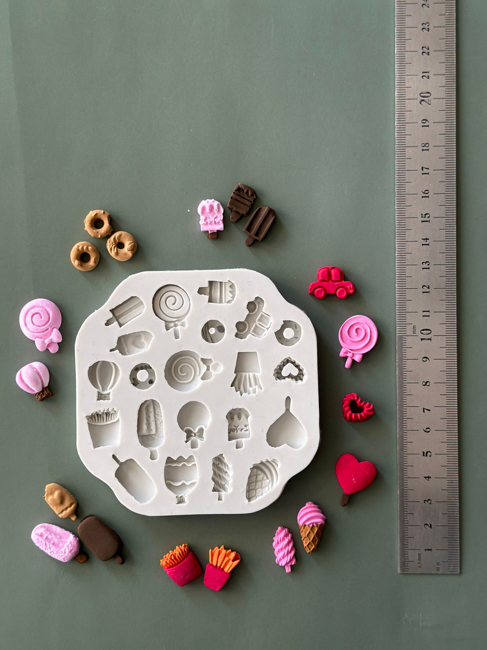 Молд силиконовый для творчества "Мини еда для ватной игрушки, пупсиков и кукол" 10см/ форма для оттисков игрушечных сладостей и фигурок 1-2см