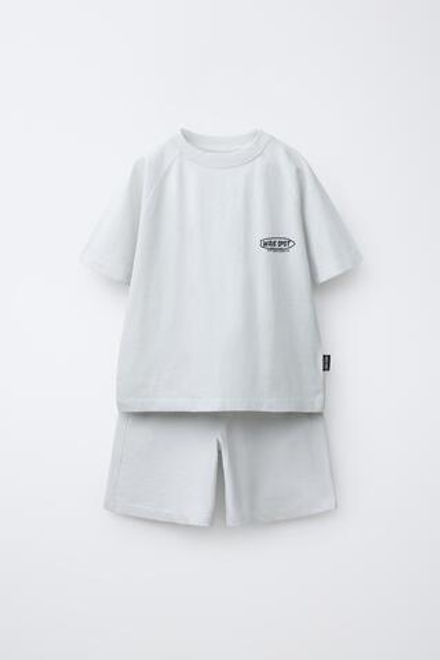 ZARA КОМПЛЕКТ ИЗ ФУТБОЛКИ И ШОРТОВ, КАМЕННО-СЕРЫЙ