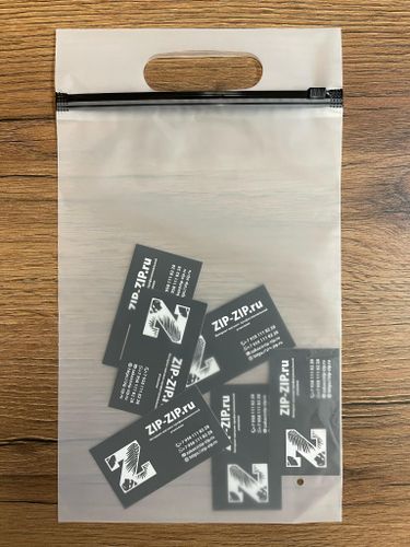 Пакет слайдер с черным бегунком и вырубной ручкой матовый 20*30 см 80 мкм