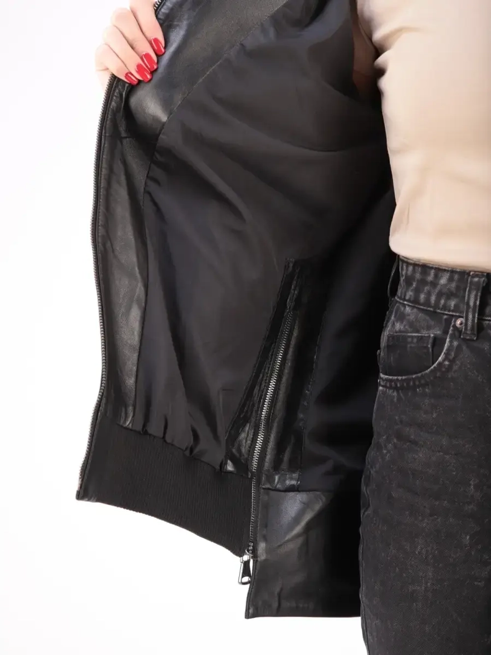 Куртка женская из натуральной кожи с капюшоном