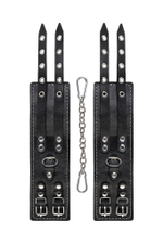 Оковы с двумя ремнями и красной подкладкой