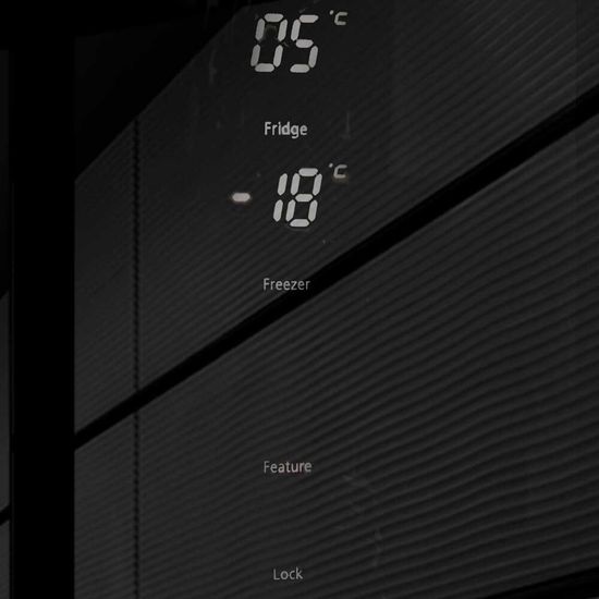 Холодильник Ginzzu NFK-520 черное стекло