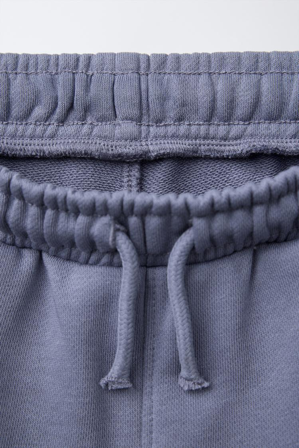 ZARA КОМПЛЕКТ ИЗ ФУТБОЛКИ И ШОРТОВ-БЕРМУДОВ ИЗ МЯГКОЙ ТКАНИ, ЦВЕТ МАЛЬВЫ