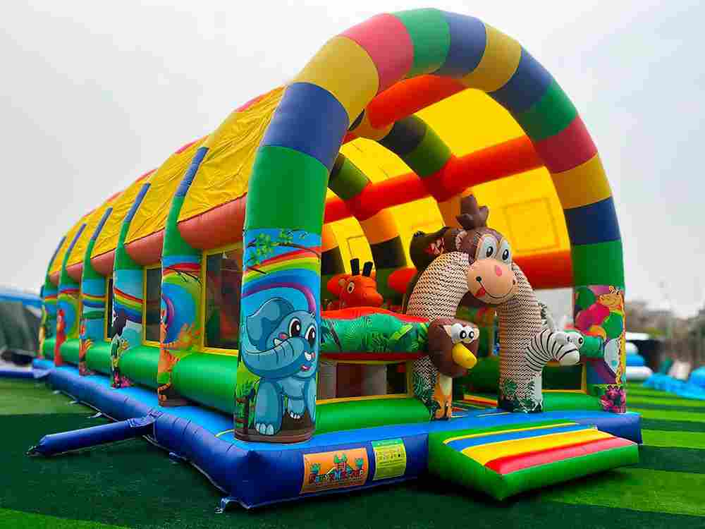Коммерческий надувной батут «Страна Сафария» с крышей 14*7*6 м