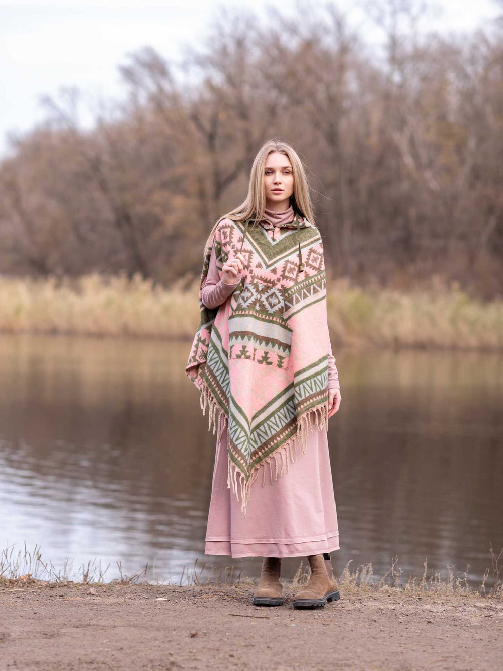 Пончо женское шерстяное с орнаментом