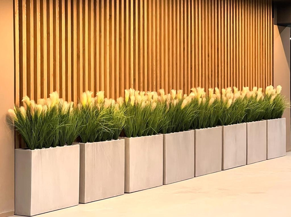 5.23. Искусственная осока в кашпо для ЖК «Development Plaza»