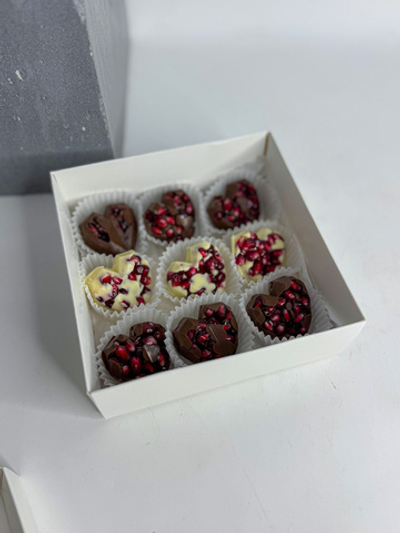 Гранат в шоколаде "Happy V"