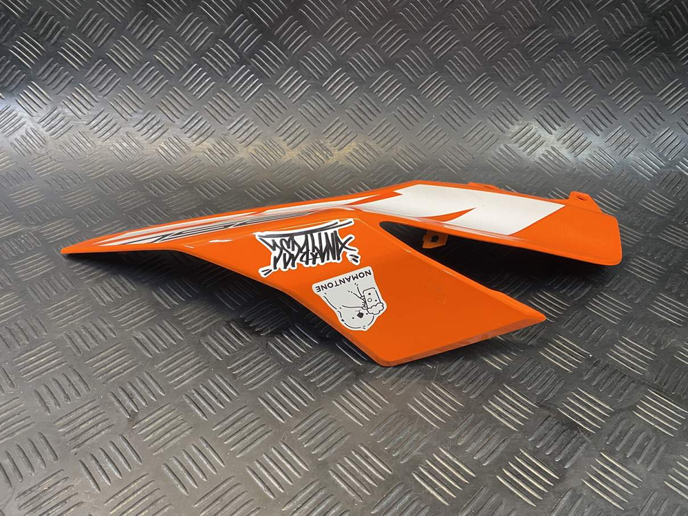 Пластик боковой правый KTM 250 Duke 2020