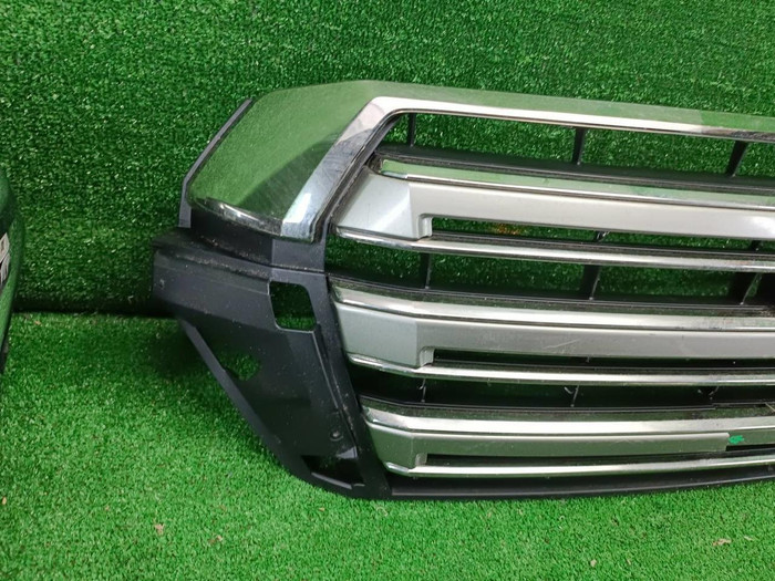 Решетка радиатора Toyota Land Cruiser 200 (2015-2021)