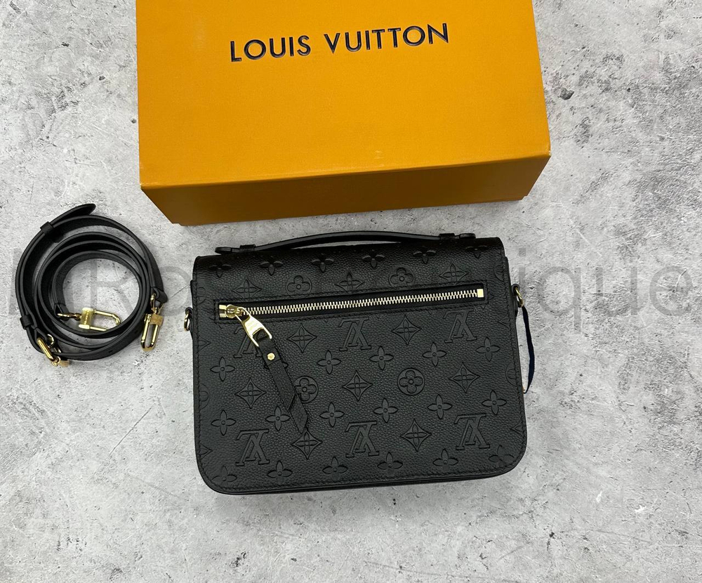 Черная кожаная сумка Pochette Metis Louis Vuitton