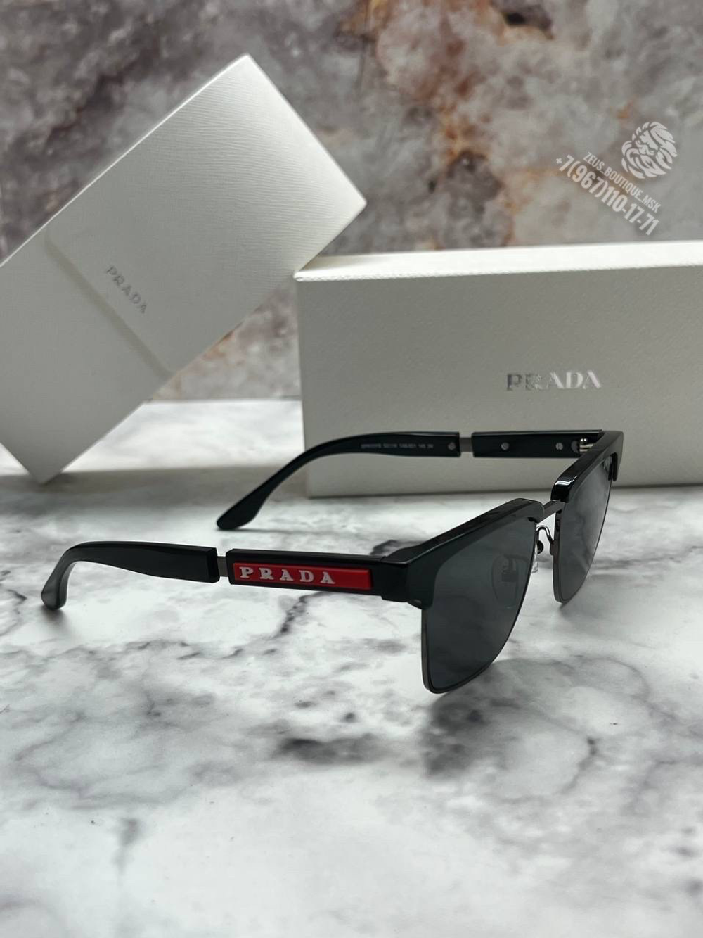 Солнечные очки Prada