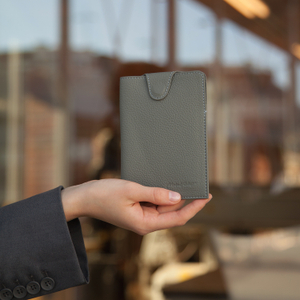 Обложка-кармашек для паспорта London из кожи теленка, стального цвета