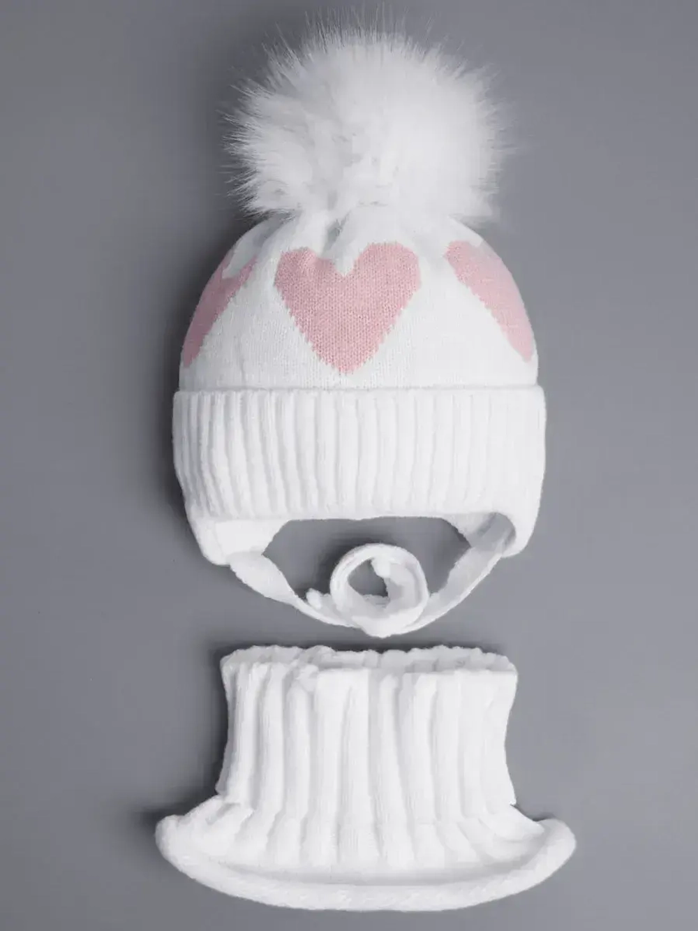 Шапка детская зимняя и манишка