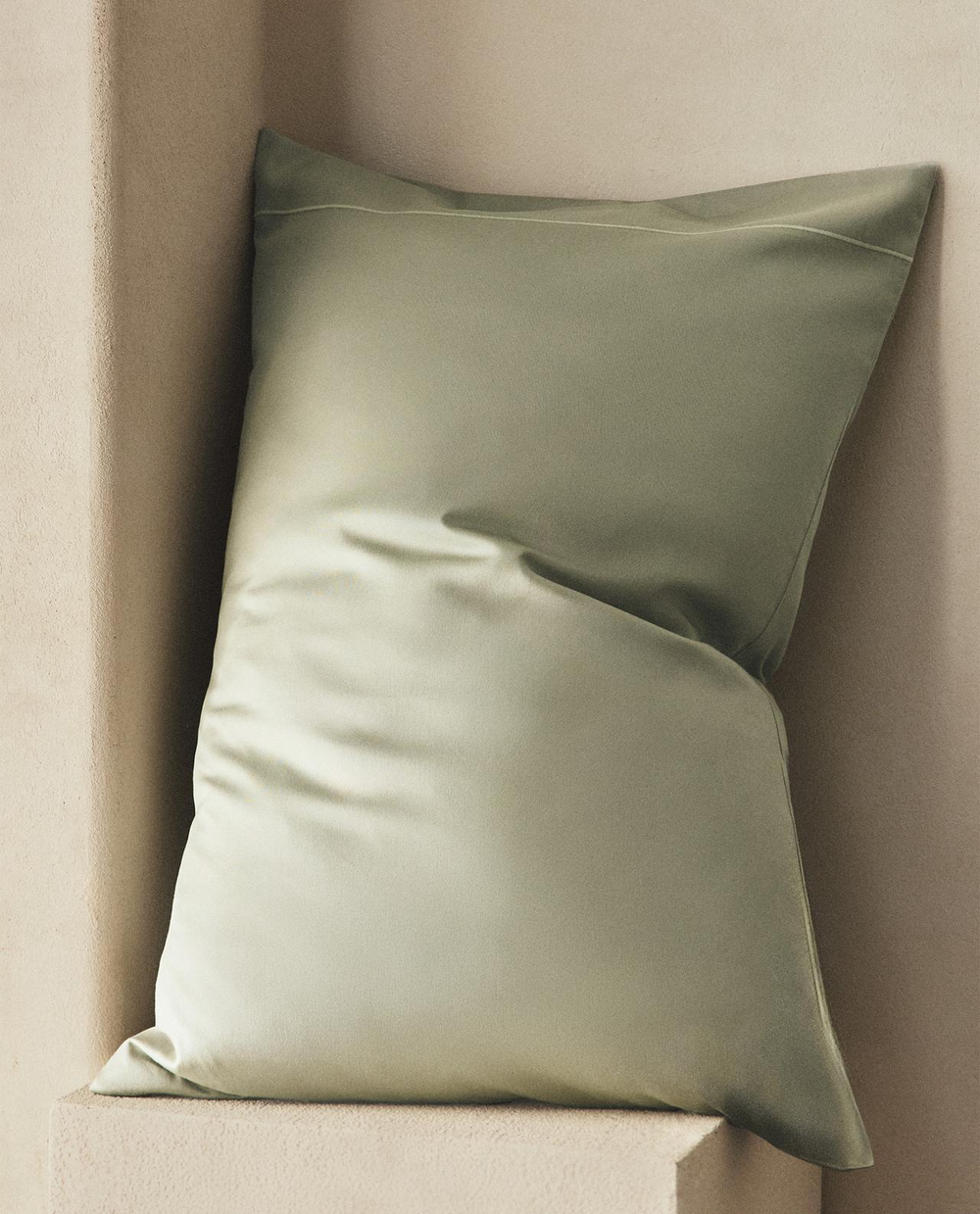 Zara Home - Атласная наволочка с подолом (300 нитей) 50x75 см