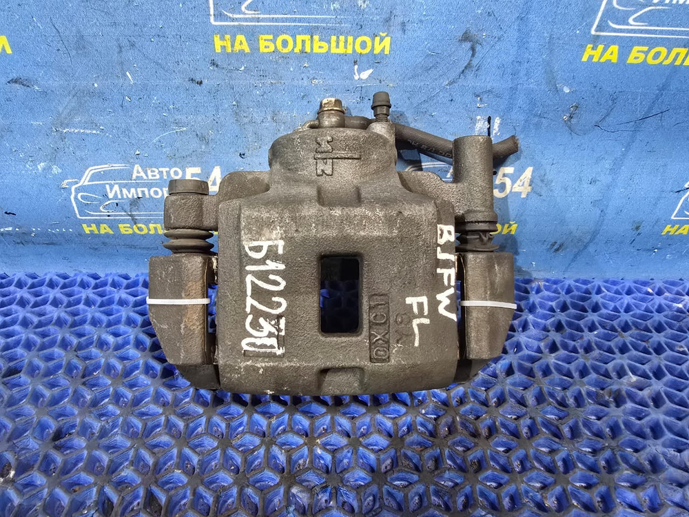 Суппорт тормозной передний левый MAZDA FAMILIA 1998-2003