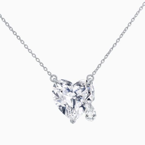 Серебряное колье с бесцветным фабулитом огранки сердце.