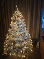 Заснеженная елка с гирляндой «Камчатская» теплый свет (Литая+пвх) 270 см / 2,7 м