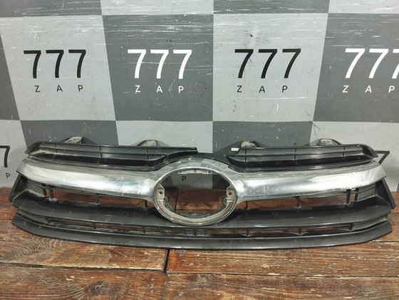 Peшeтка радиaтopа Toyota Highlander 3 (U50) 13-16 Б/У Оригинал 531110Е150