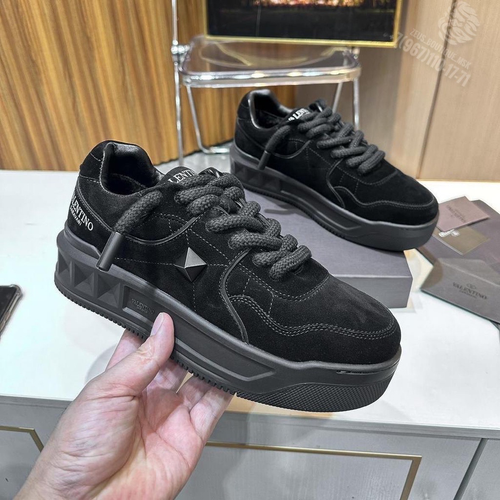 Кроссовки Valentino